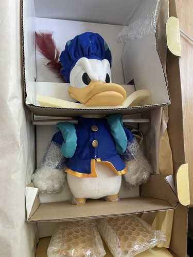 Vintage Disney Prince and the Pauper 14” Donald Duck Musical Porcelain Figure - Picture 4 of 8