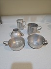 Tazas de aluminio vintage con asas, relleno de latas con mango y coctelera con mango