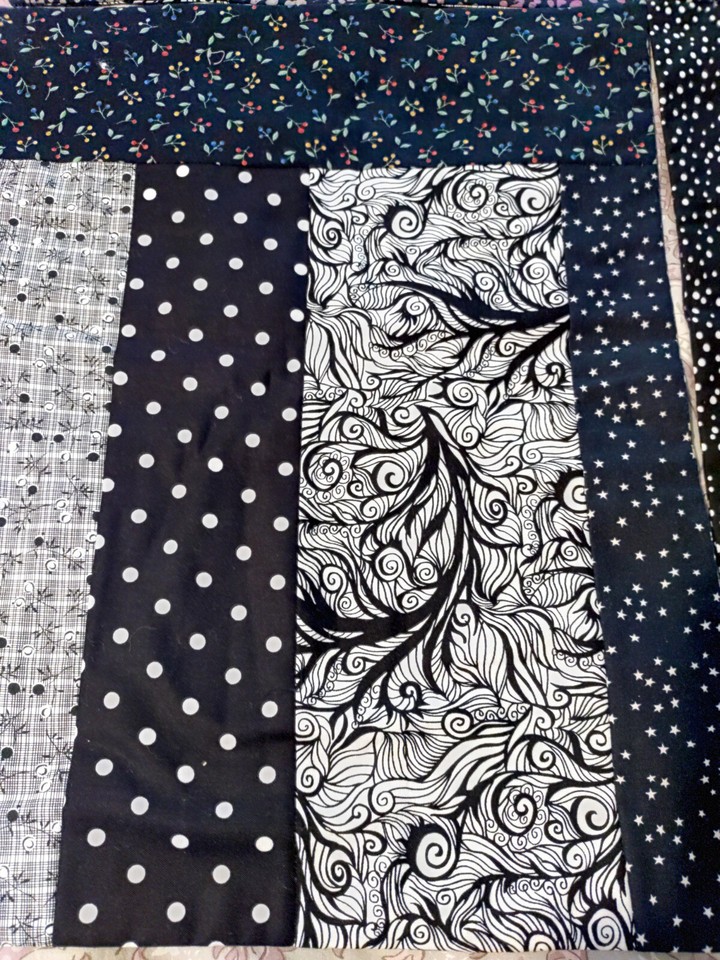 4 Placemats Reversable 18x 14 Retro Black&White Floral Polka Dots