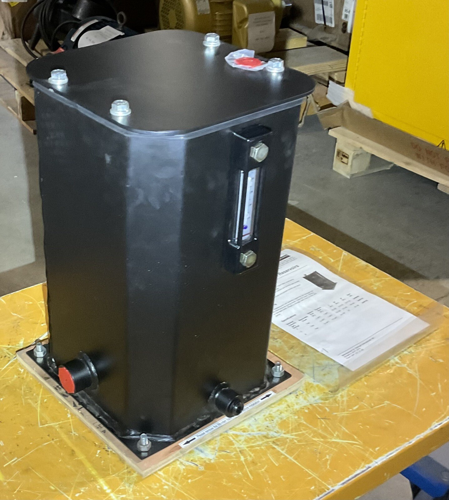 Hydraulic Reservoir 24W701 5gal Nominal Capacity 1" NPT Suction Port Thread Size