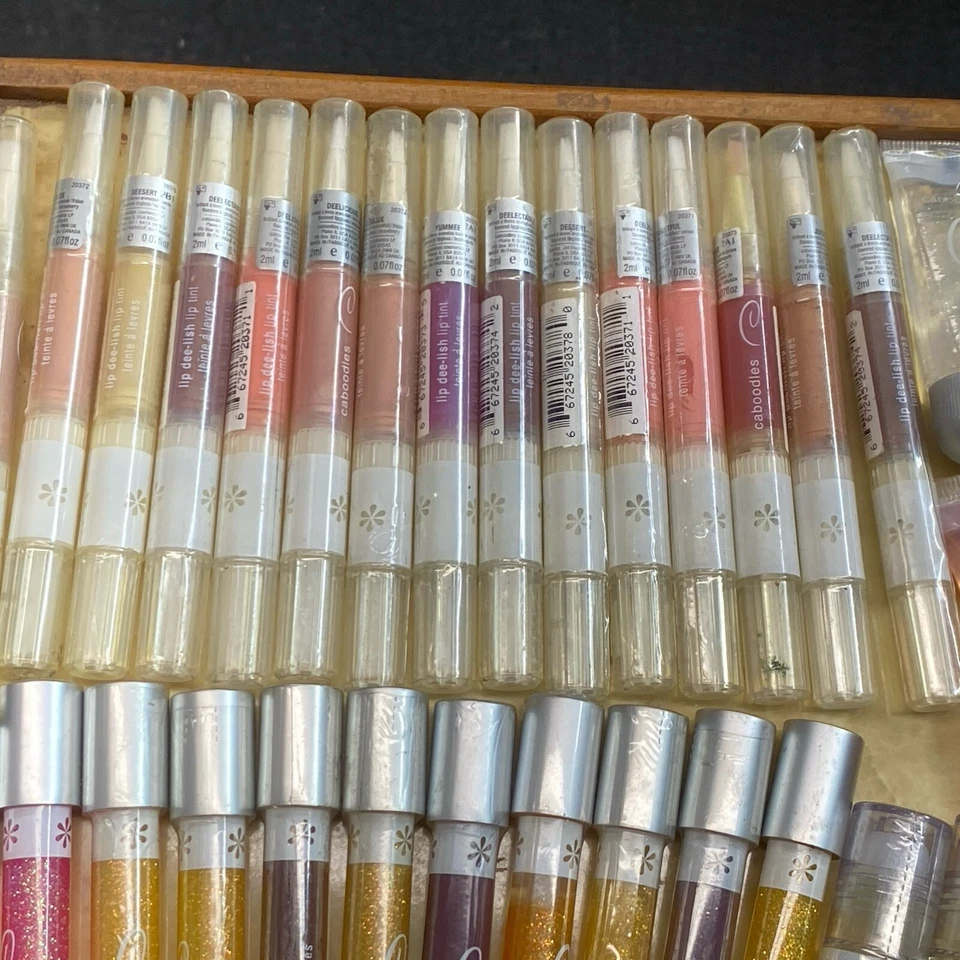 Lot of 75 Original Caboodles Pieces Lipgloss Glitter Gloss Eyeliner Makeup NEW - Image 4 of 4
