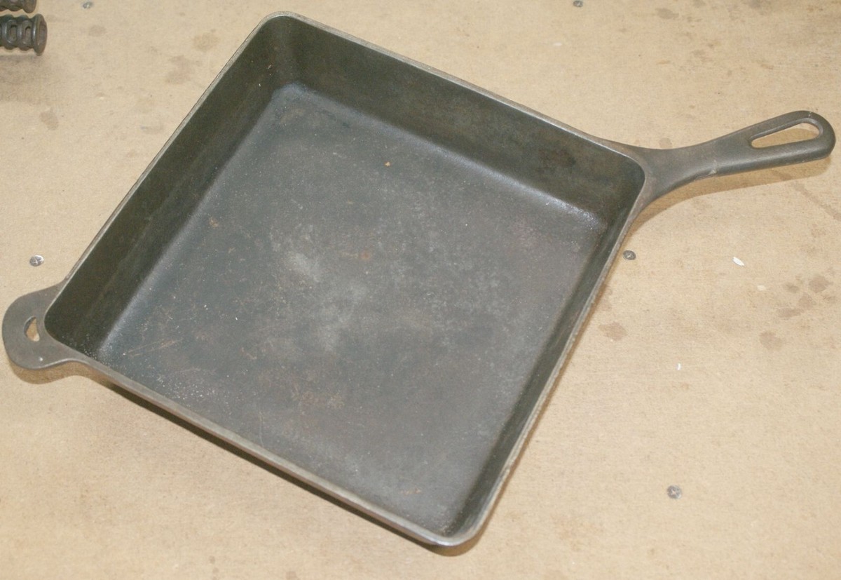 VINTAGE GRISWOLD CAST IRON #768 9” SQUARE UTILITY SKILLET VINTAGE GRISWOLD CAST IRON #768 9” SQUARE UTILITY SKILLET