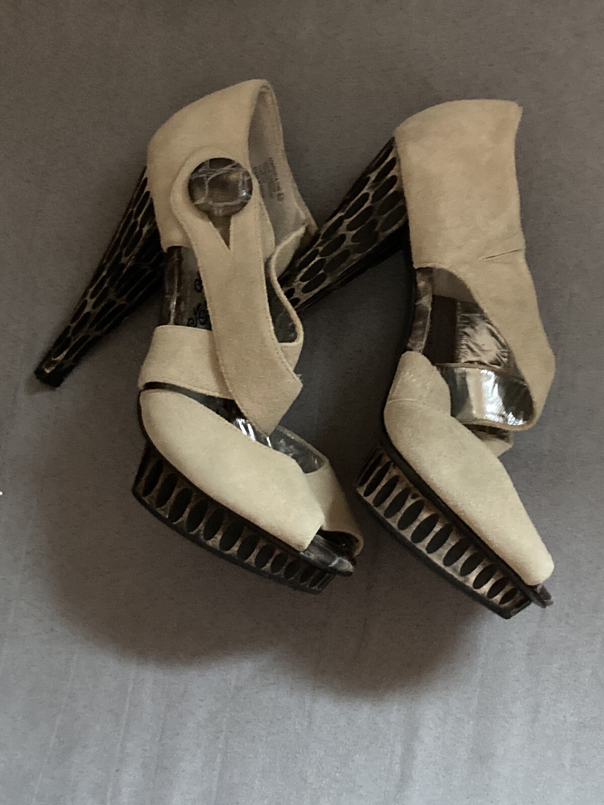 Naughty Monkey Peep Toe Platform Button Snake Pri… - image 4