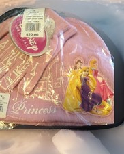 NWT-DISNEY PRINCESS BEANIE HAT  GLOVES SET KIDS