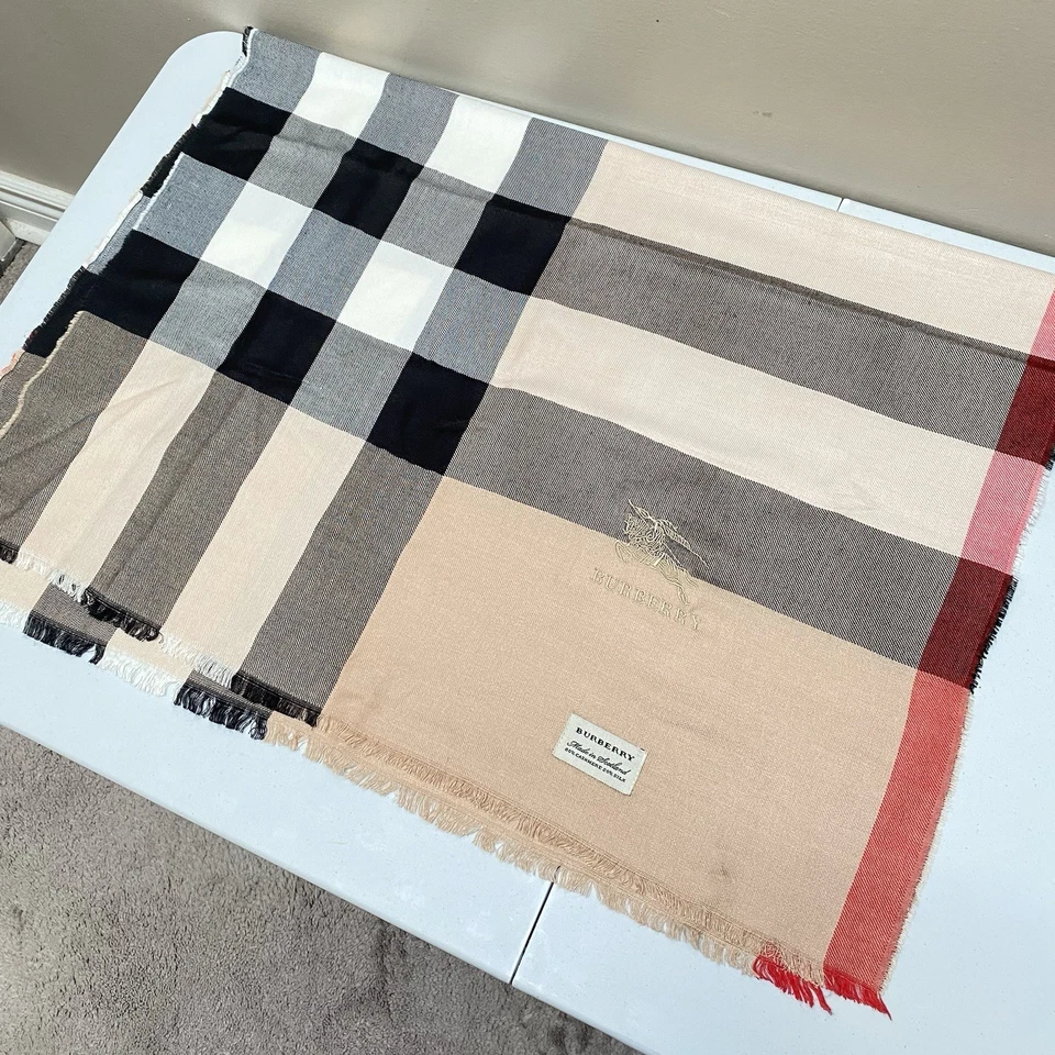 Bufanda Burberry 80 % cachemir 20 % seda a cuadros Nova - hecha en Escocia Foto 2 de 4