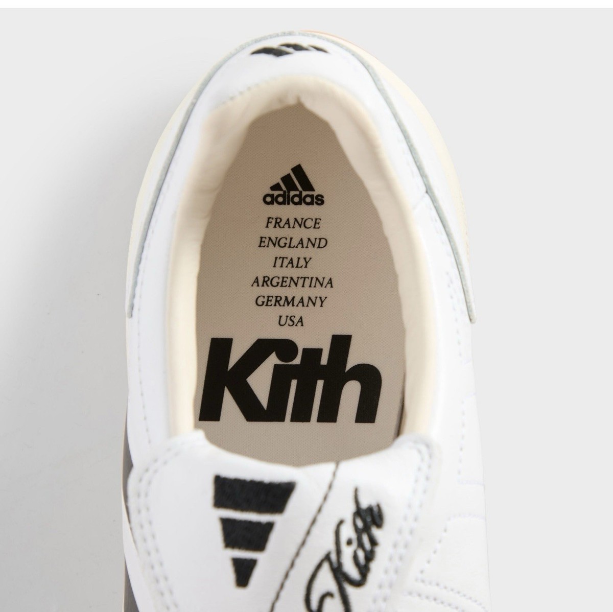 Kith Adidas Football Predator 2002 IC White Black Gum JS0727 Kith Adidas Football Predator 2002 IC White Black Gum JS0727