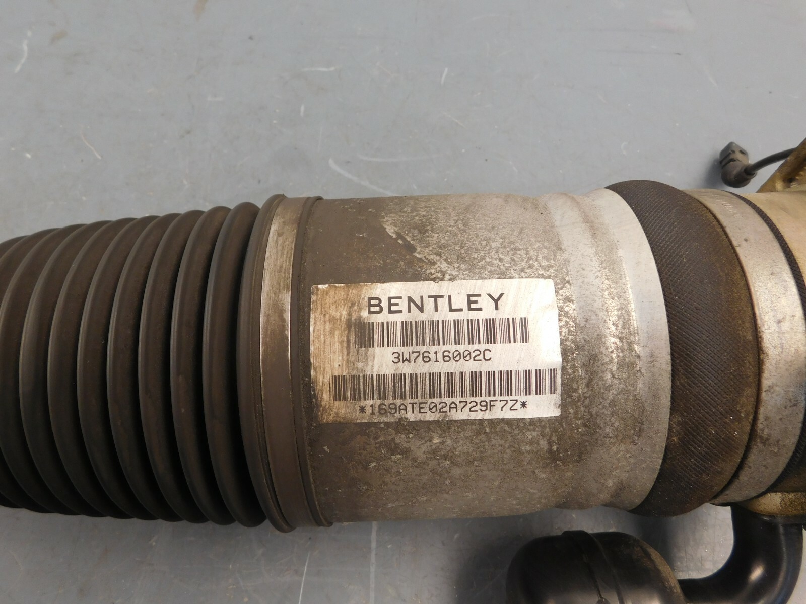 2013 11-18 Bentley Continental GTC W12 Right Rear Air Spring Shock #9525 G3