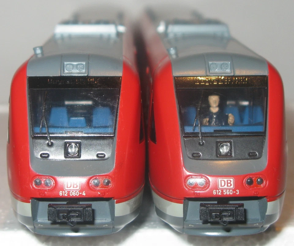 Piko HO 52000 DB Red Commuter Train VT612 2 Car DMU Light Function + DCC Ready - Image 3 of 4