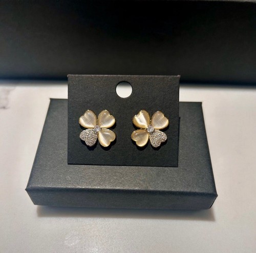 Earrings - Picture 2 of 4