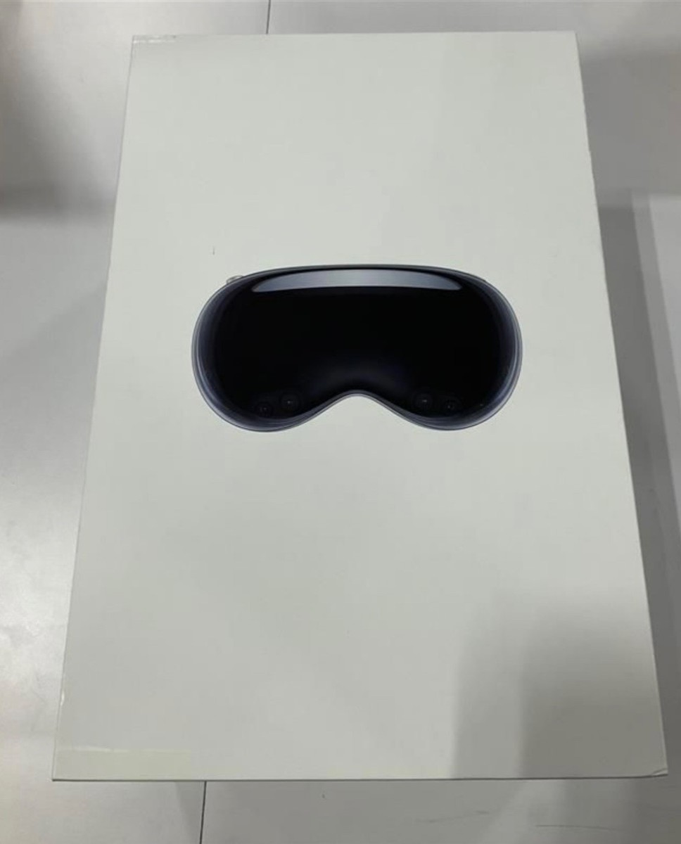 Apple Vision Pro 256GB Standalone VR Headset - White for sale