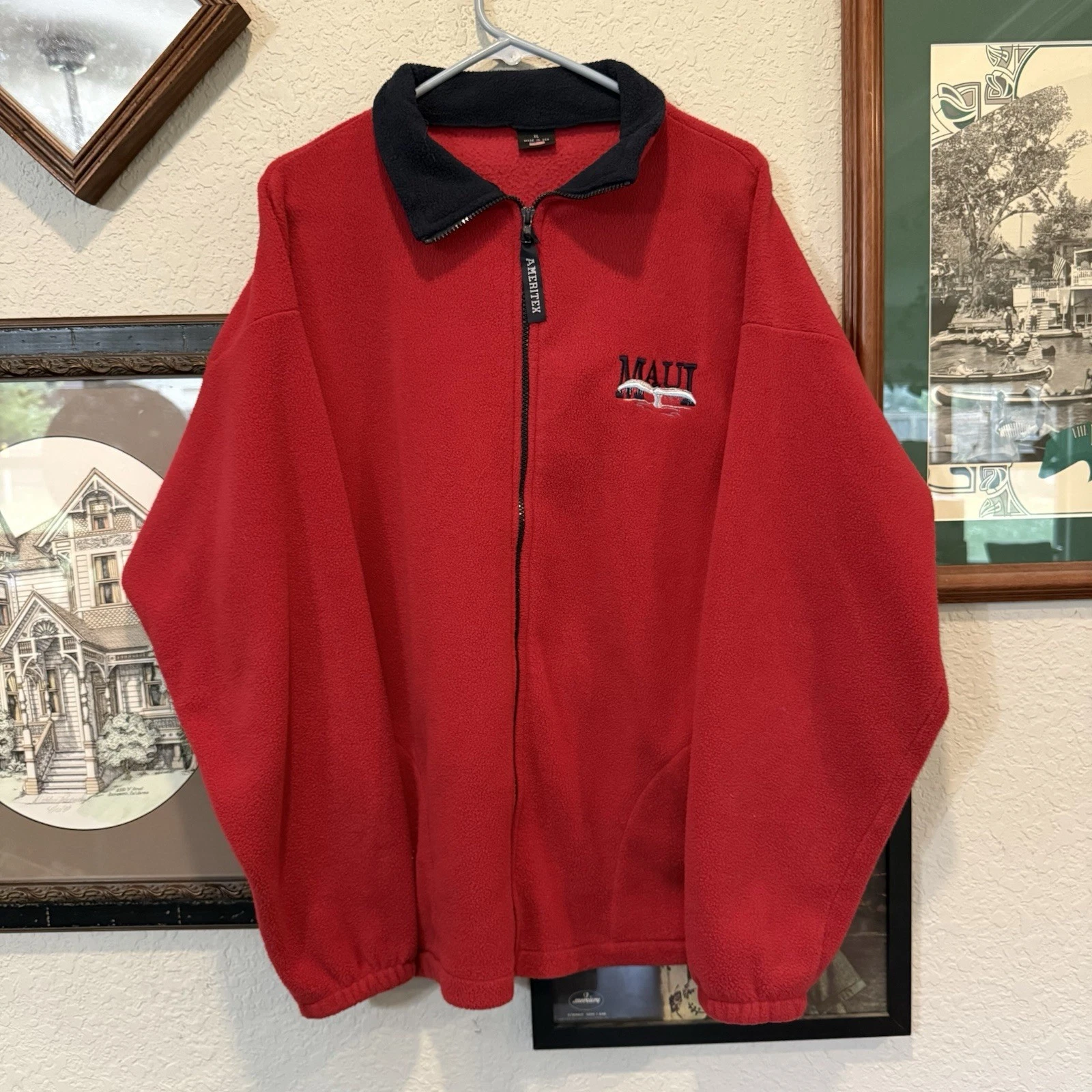 Vintage 90’s RARE Red Fleece Full Zip Maui Whale Tail Sweatshirt Size XL USA