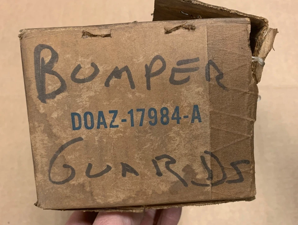 NUEVO DE LOTE 1970 FORD GALAXIE 500 XL LTD PARACHOQUES TRASERO PROTECTORES OEM PAR PIEZA #D0AZ-17984-A Foto 3 de 4