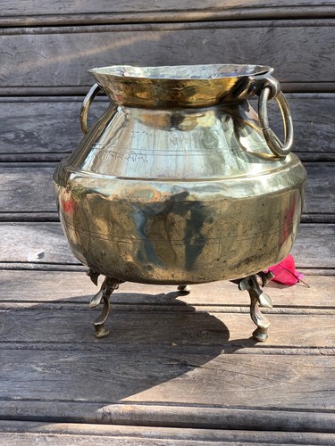 Brass artware Vintage container/ Brass water pot on stand Unique brass water pot - Picture 2 of 7