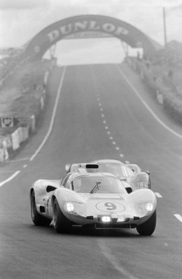Phil Hill Joakim Bonnier Chaparral Cars Inc Chaparral 2D Chevrolet Old Photo 12