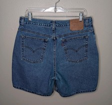 Vintage Y2K Levi s 550 Women s Sz 14 Mom Jean Shorts Blue Denim Relax 32x6.5