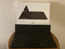 Apple iPad Smart Keyboard MX3L2LL/A With Original Box