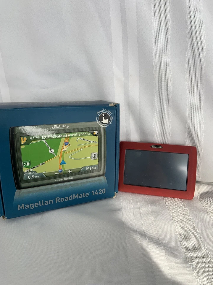 Garmin GPS Magellan Roadmate 1420 With Mount, Adapter Cord Slip Sleeves Bundle - Image 2 of 4