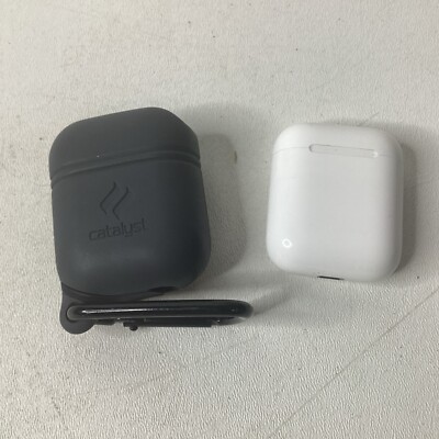 Apple AirPods 2nd Generation with Charging Case - White - W/ Case