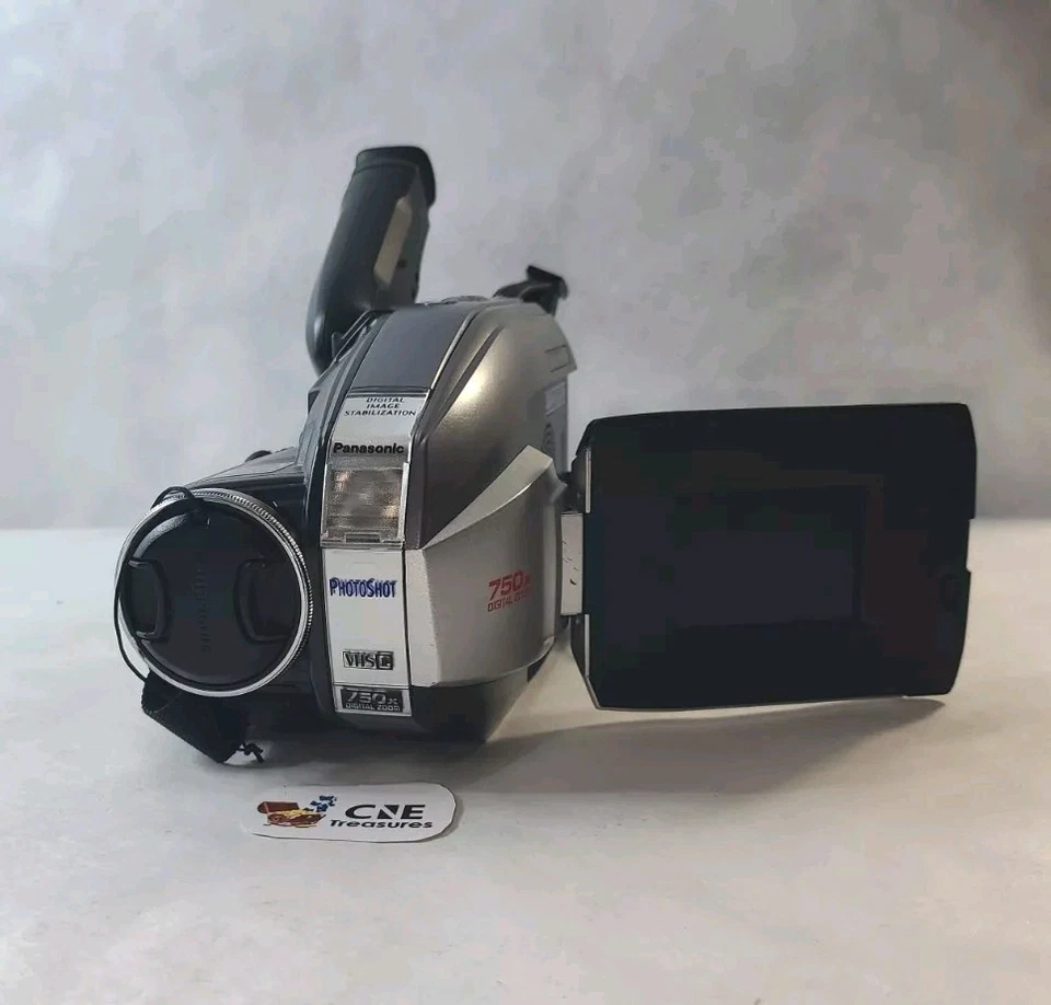 Panasonic PV-L452D VHS-C Palmcorder w Case UNTESTED FOR PARTS OR NOT WORKING - Image 2 of 4