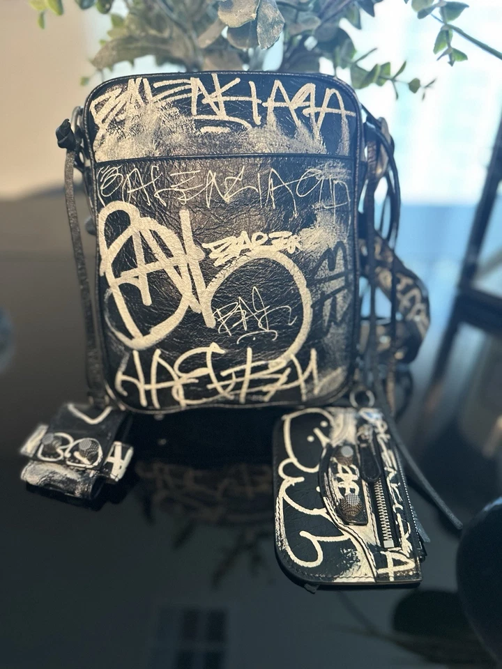 BALENCIAGA Le Cagole Graffiti Crossbody - Fall/Winter 2023 collection | NWT - Image 3 of 4