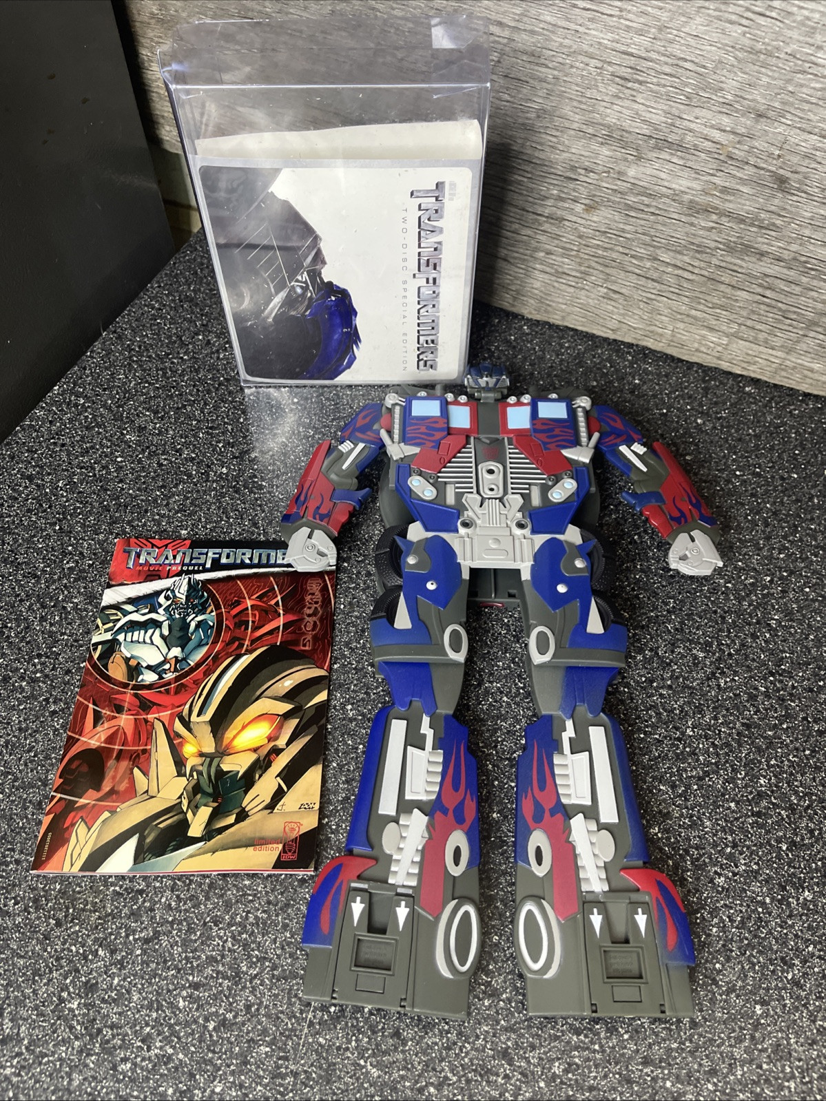 TRANSFORMERS  2 DVD Set Special Edition   Optimus Prime Transforming Case