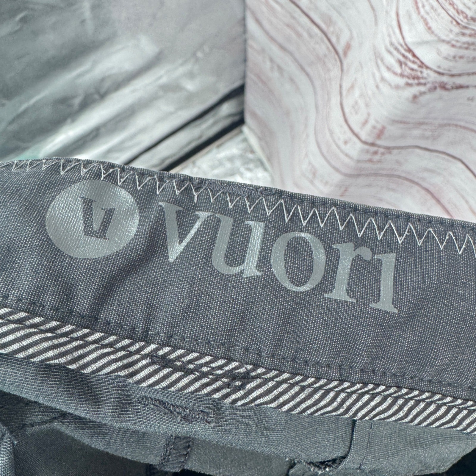 VUORI  Performance Shorts Mens Size 38 Dark Gray Quick Dry Zip Pocket Athletic