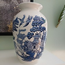 Churchill fine english tableware willow pattern Blue and white vase 7 inch tall