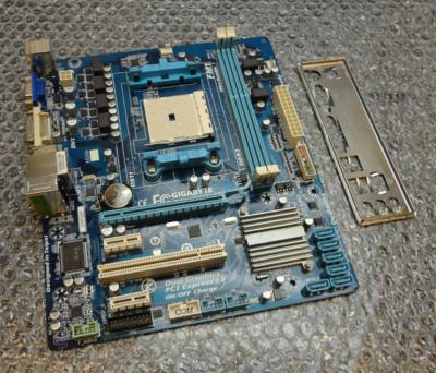Gigabyte GA-A55M-S2V REV: 1.0 Sockel FM1 Mainboard komplett mit Backplate