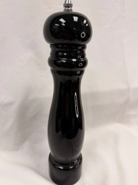 Black BergHOFF wood peppermill, never used, great condition! 10.5" tall, NICE!