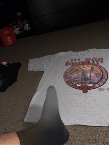 VTG Starter Chicago Bulls Repeat 3 Peat Championship Shirt Men's Size XL - Picture 4 of 9