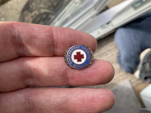 Vintage Sherbrooke Hospital Service Enamel Pin Badge Red Cross Canada Nursing - Foto 7 di 9