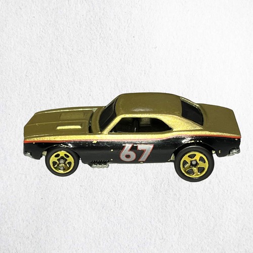 Hot Wheels 1967 Chevy Camaro General Motors 5-Pack Exclusive Hood Opens Gold Blk - Picture 2 of 9
