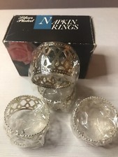 SET OF 4 NEW VINTAGE SILVER PLATE NAPKIN RINGS IN ORIGINAL BOX