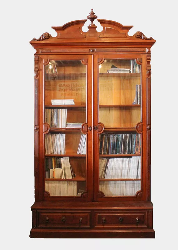 Antique bookshelf 2024
