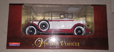 1928 Lincoln Continental, RED & WHITE, 1:32 Scale - ARKO MODELS