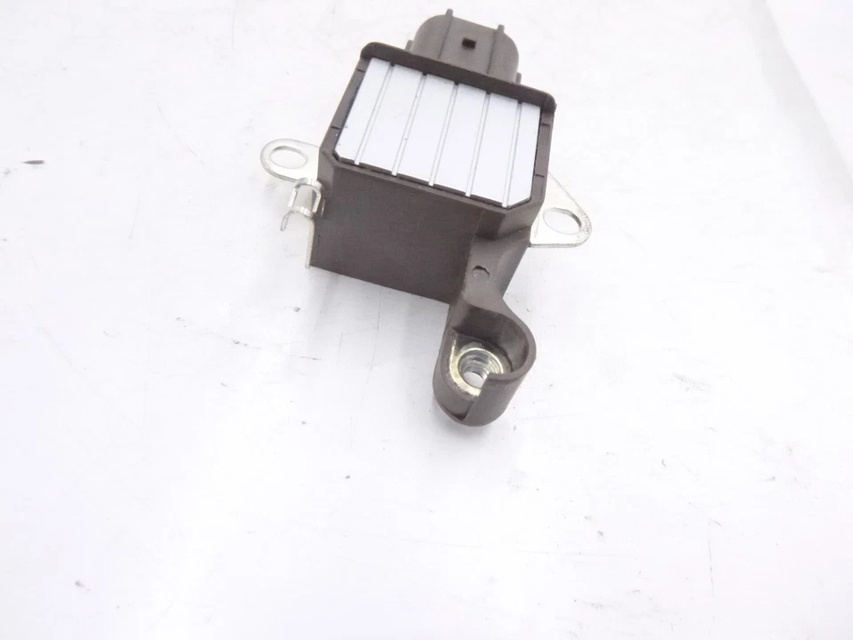 Regulador de alternador de tensão 12 volts para 2006-2008 Toyota Rav4 104210-4521 - Imagem 4 de 4