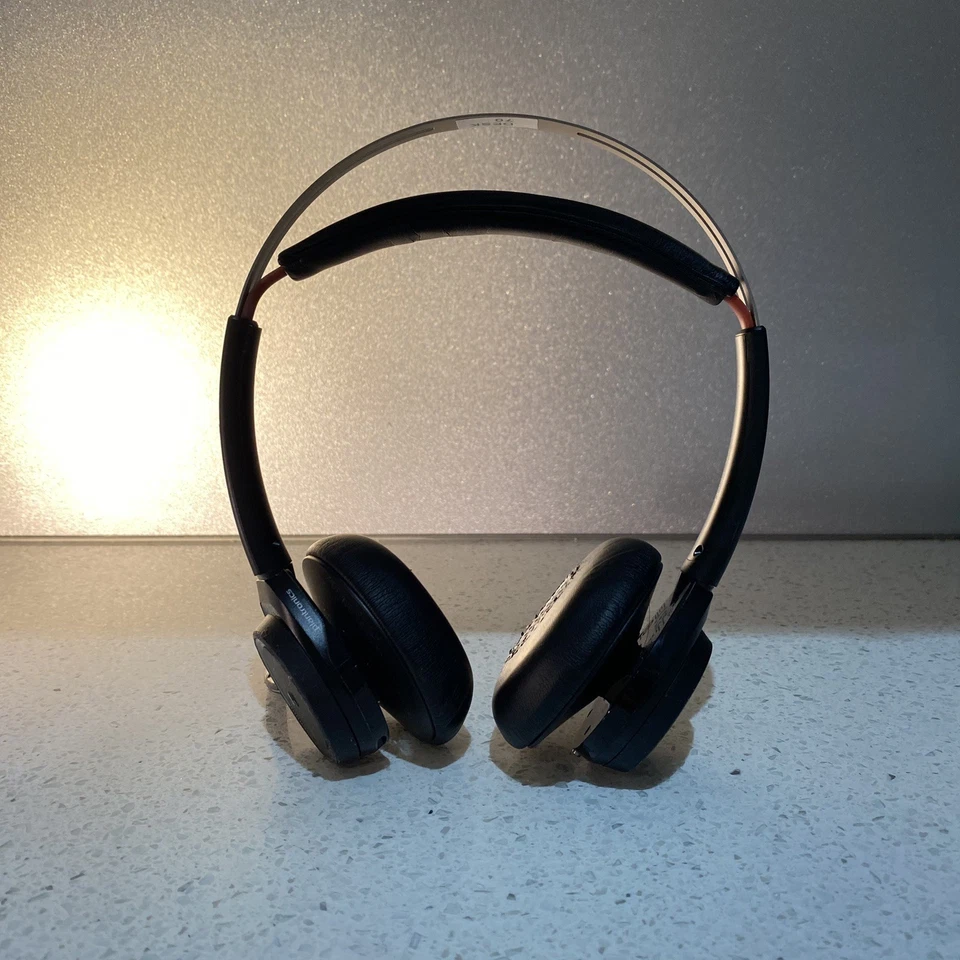 Plantronics B825M Poly Voyager Focus UC Bluetooth USB Headset - Image 3 of 4