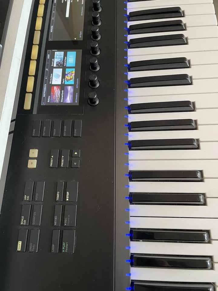 Native Instruments NI Komplete Kontrol S61 Mk2 Keyboard Controller - Image 3 of 4