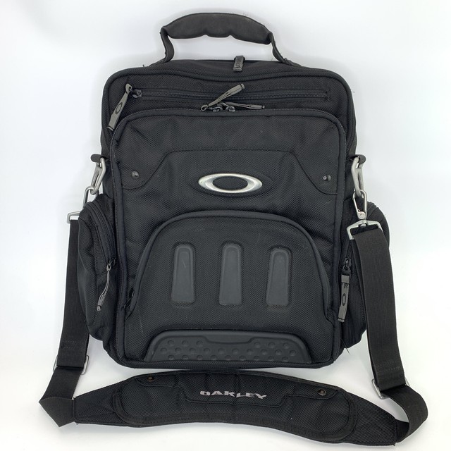  Oakley Vertical Messenger 2.0 Bag Blackout Black 92112502e for sale