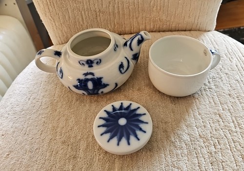 VINTAGE BING & GRONDAHL COPENHAGEN ALL-IN-ONE TEAPOT WITH CUP MADE IN DENMARK - Picture 3 of 9