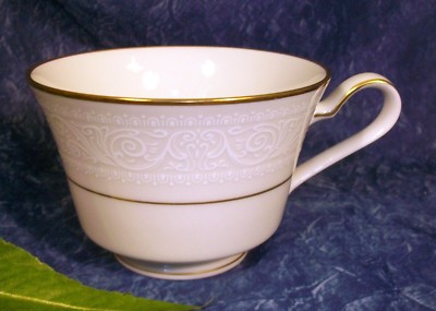 NORITAKE Ivory China - Tulane 7562 - 1 Kaffeetasse