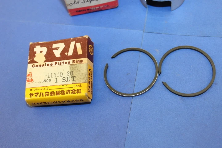 Juego de pistones y anillos Yamaha MJ2 MJ2T 2º OS .50mm 42.50 NOS NUEVO OEM 10mm pin Foto 3 de 4