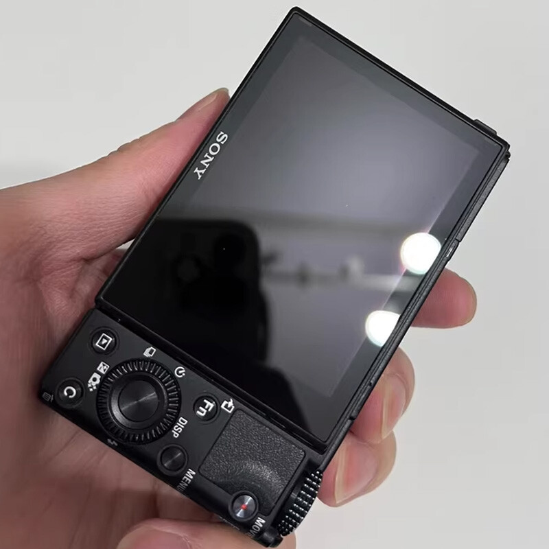 Sony Cyber-shot DSC-RX100 III 20.1MP Digital Camera 2.9 x Optical