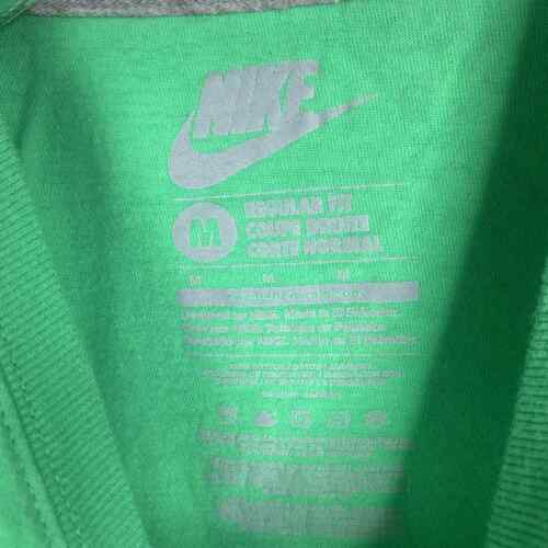 Nike ALL THE HYPE Grafik Text T-Shirt grün schwarz Swoosh Logo Herren Größe Medium - Bild 4 von 5