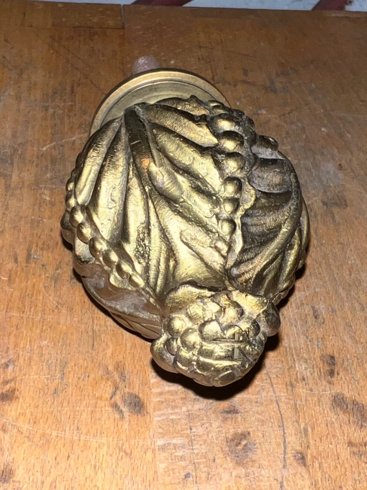 Antigua araña francesa de latón de la década de 1890 con acabado de piña Belle Epoch victoriana Foto 3 de 4