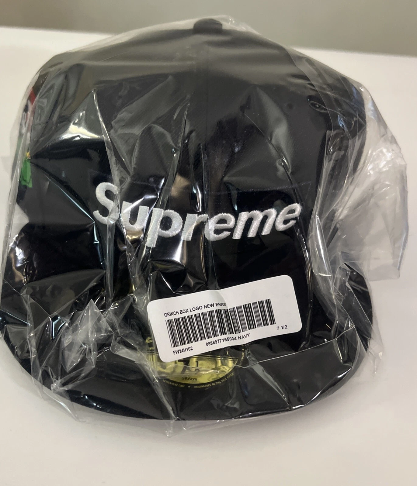 CHAPEAU SUPREME GRINCH BOX LOGO NEW ERA TAILLE 7 1/2 MARINE FW24 (100% AUTHENTIQUE) (NEUF)