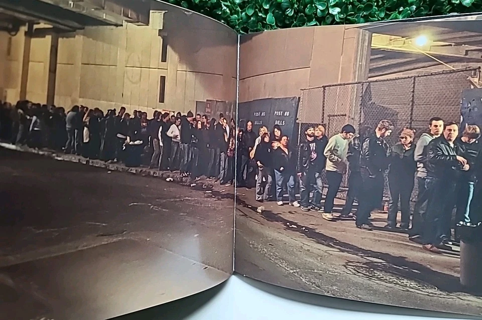 Coheed And Cambria SIGNED Neverender Children Of The Fence Limited Box Set 3000 - Image 4 of 4