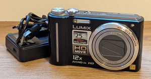 Panasonic Lumix DMC-TZ7 10.1MP 12x Leica Zoom Digital Camera (Charger & Bag)
