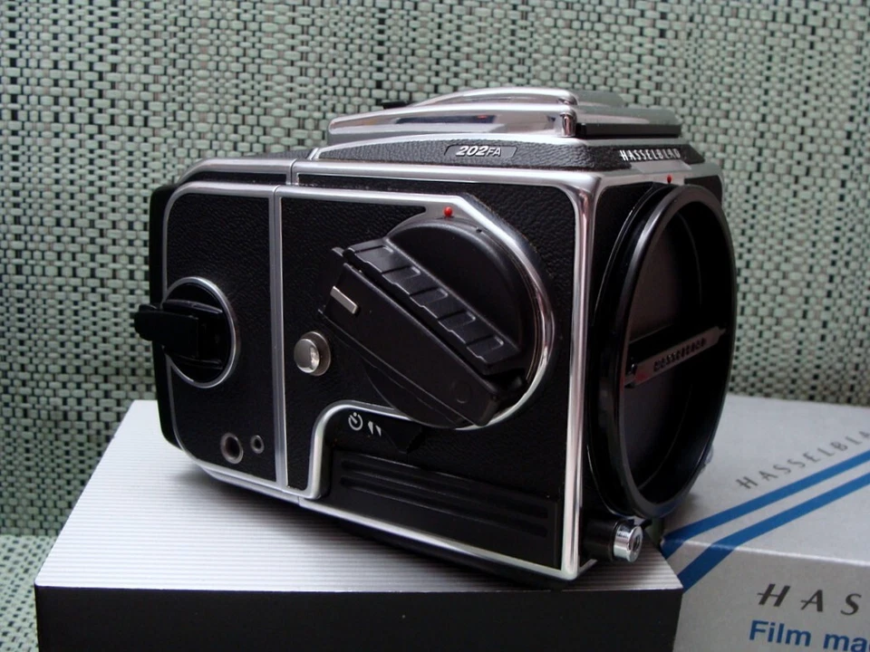 Hasselblad 10546 - 202FA Camera Body A12 6x6 "neuwertig/ serviced" - OVP! - Bild 2 von 4