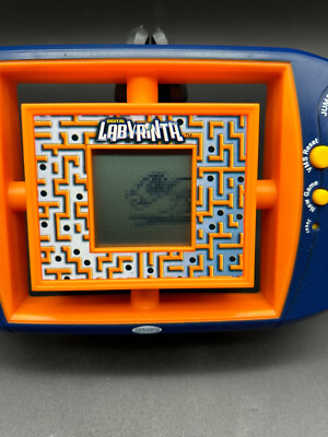 Radica 2005 - LCD Game - Digital Labyrinth - Retro / Vintage